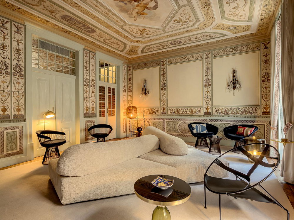 5-bedroom apartment with terrace and garage, in Lisbon