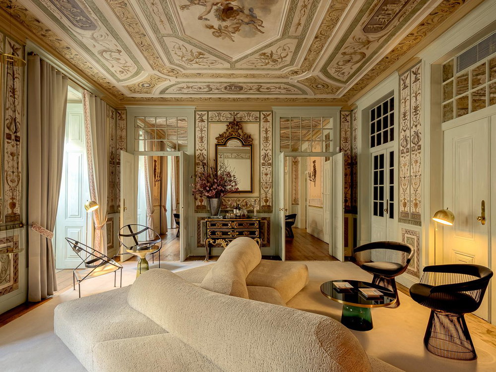 5-bedroom apartment with terrace and garage, in Lisbon