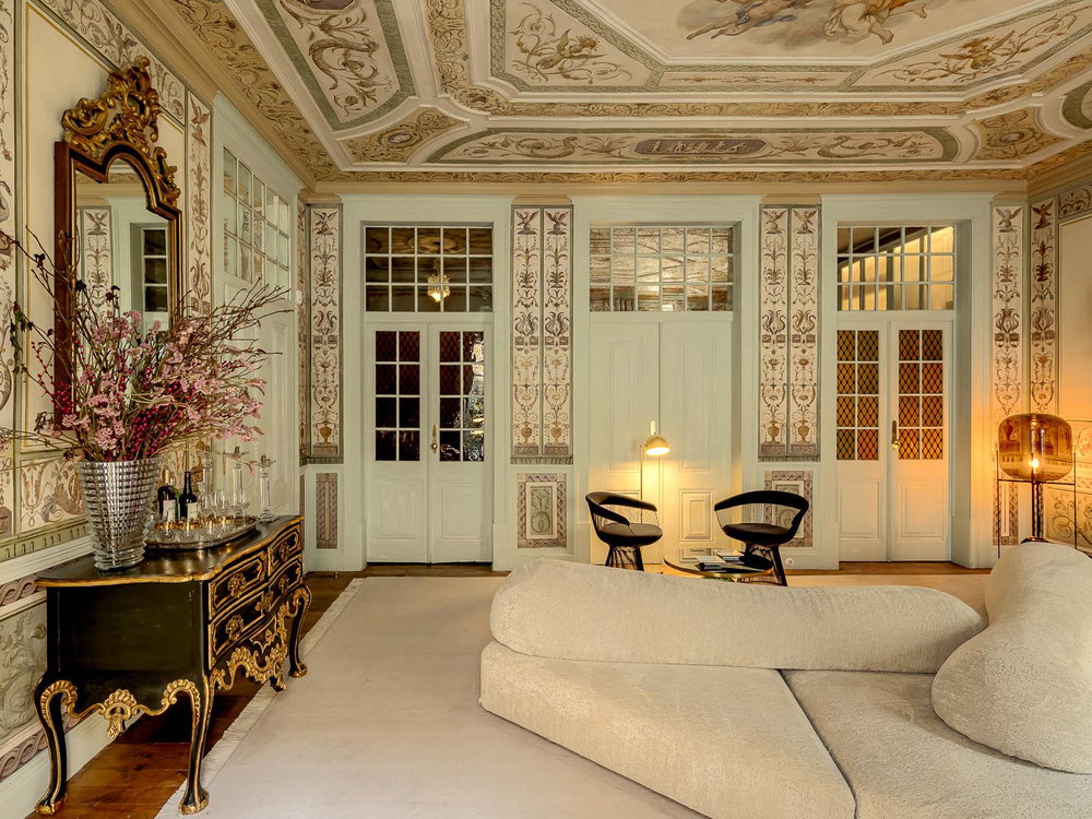 5-bedroom apartment with terrace and garage, in Lisbon