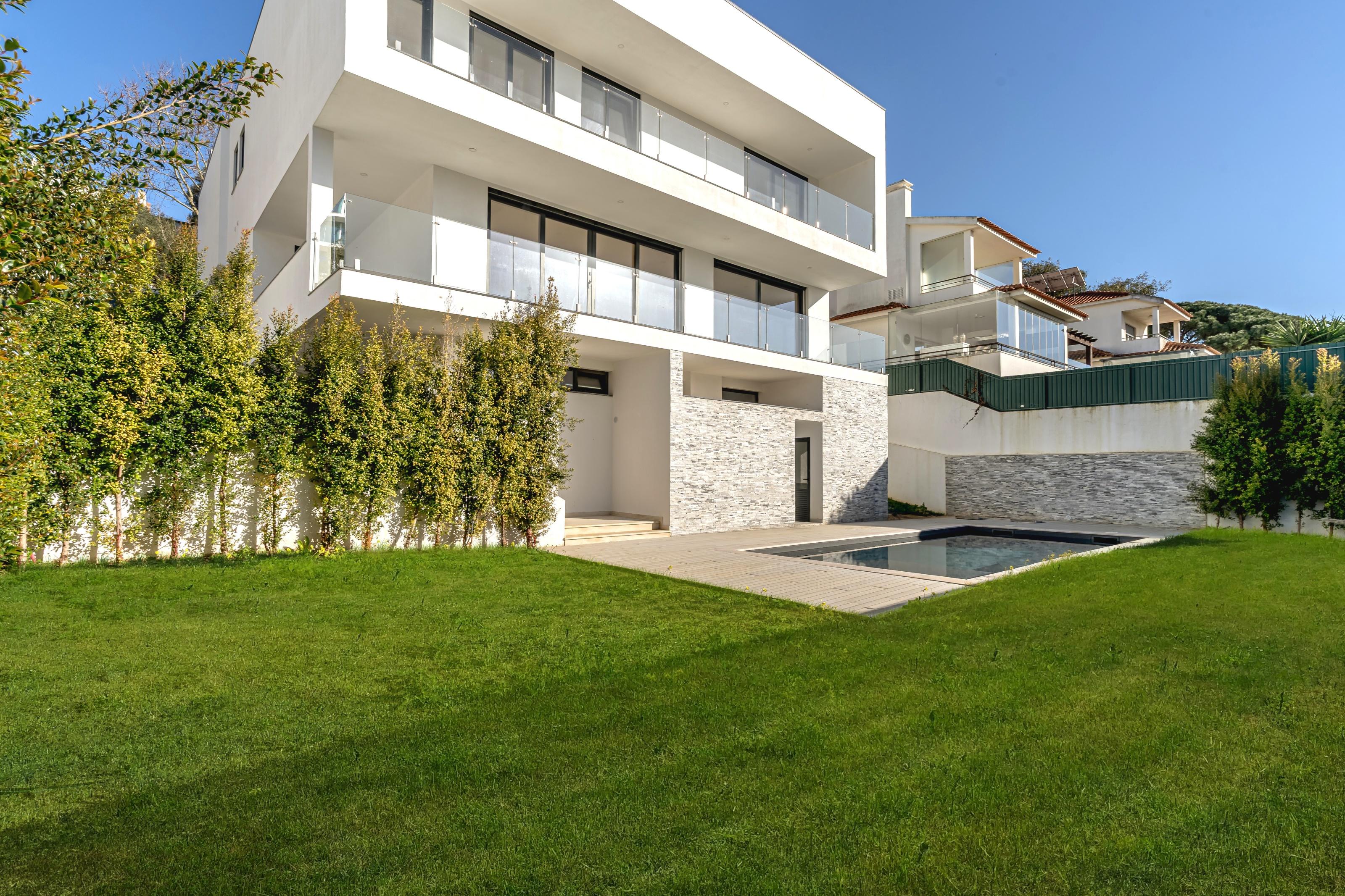 5-bedroom villa with garden and pool Cascais