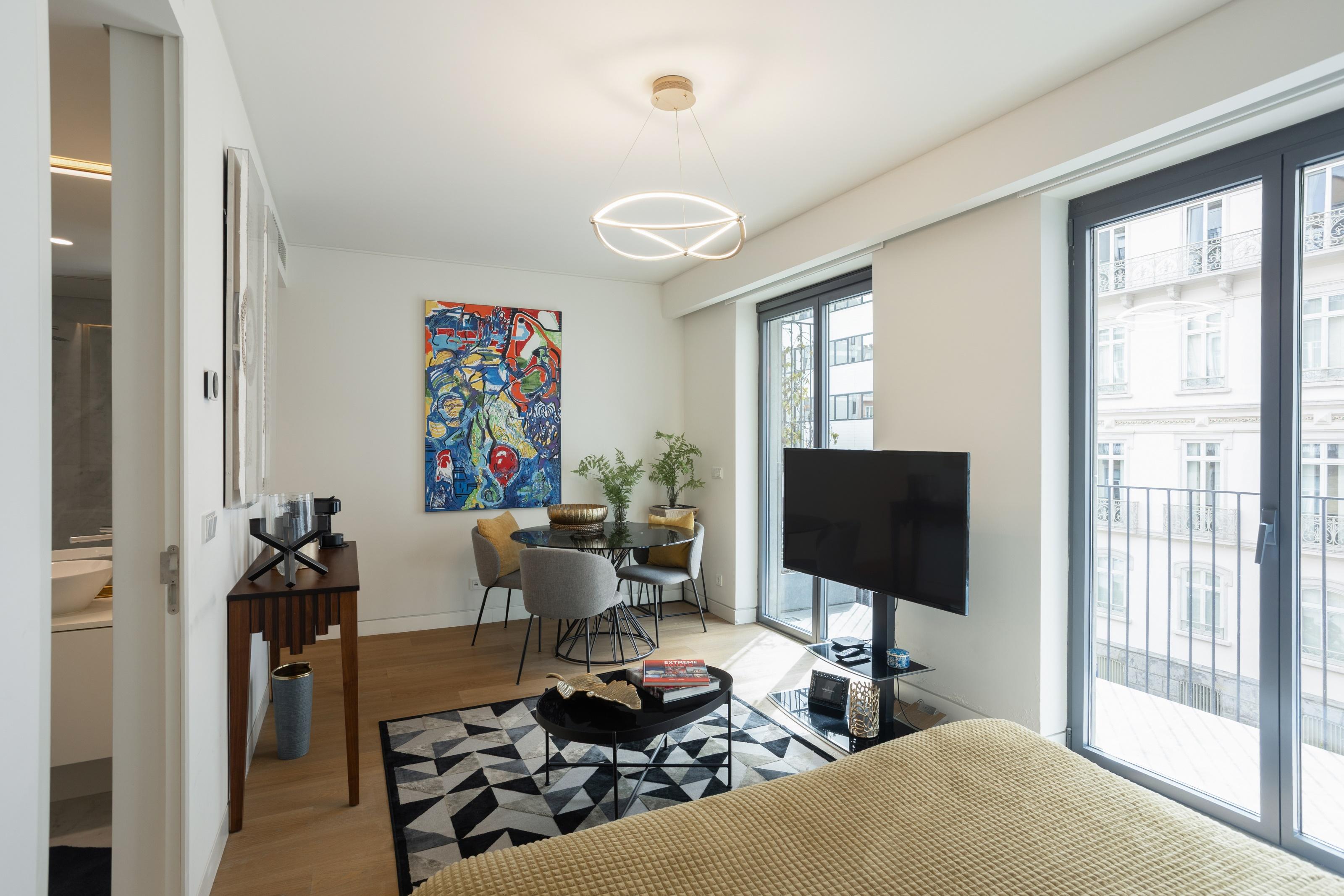 Studio apartment with balcony and parking in Lisbon