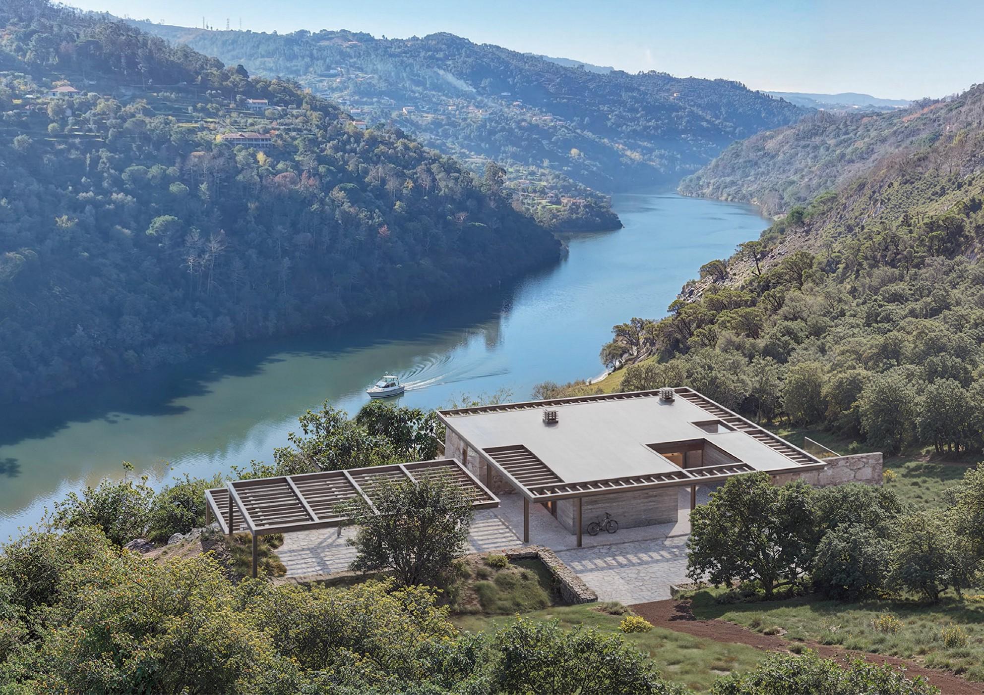Estate with approved PIP and river view in Baião Porto