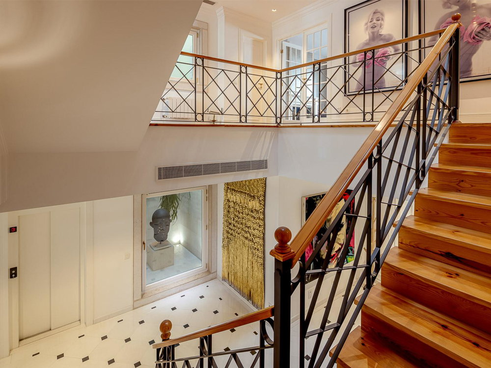 5-Bedroom Townhouse with River Views in Lisbon’s Historic Lapa District 905783551