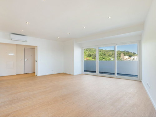 3bedroom apartment with balcony and parking, in Loures 45910496