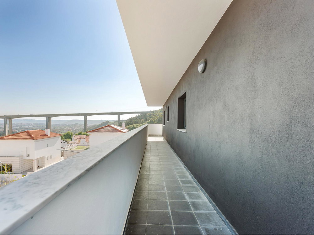 3bedroom apartment with balcony and parking, in Loures 45910496