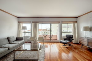 Five-bedroom apartment with balcony and parking, in Lisbon 917504906