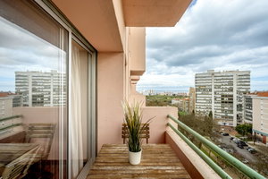 Five-bedroom apartment with balcony and parking, in Lisbon 917504906
