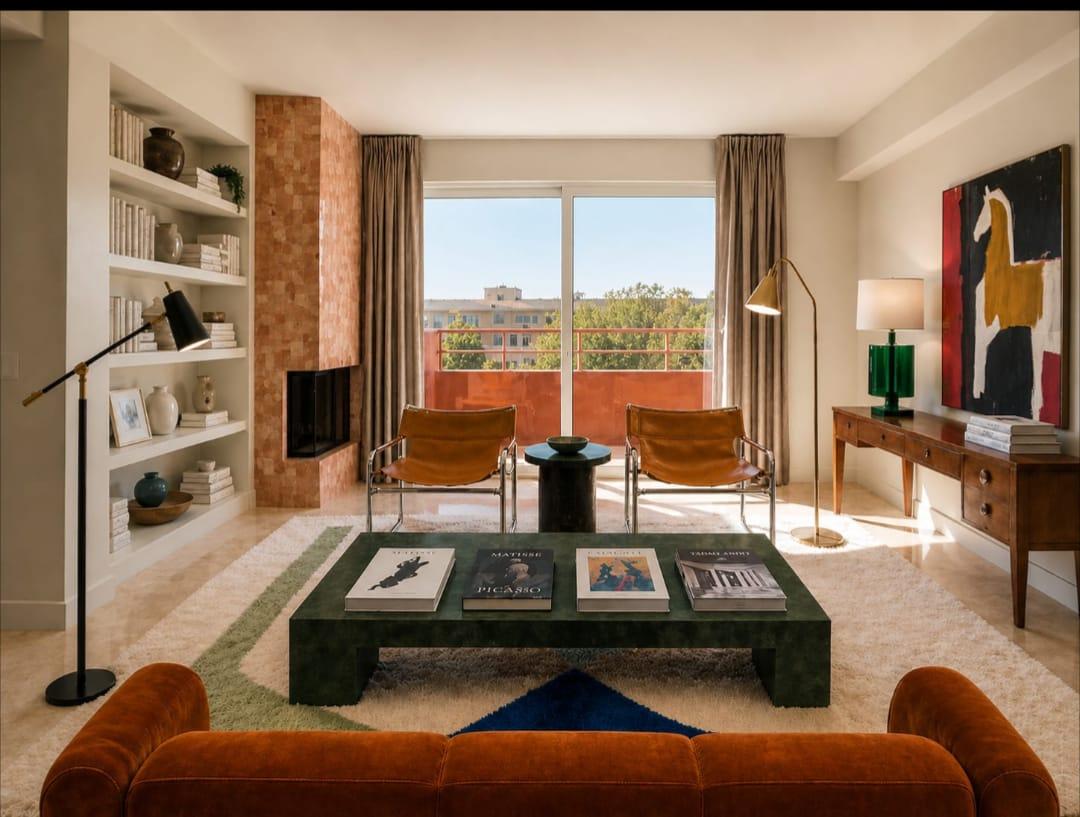 5-bedroom apartment with balconies and parking in Porto