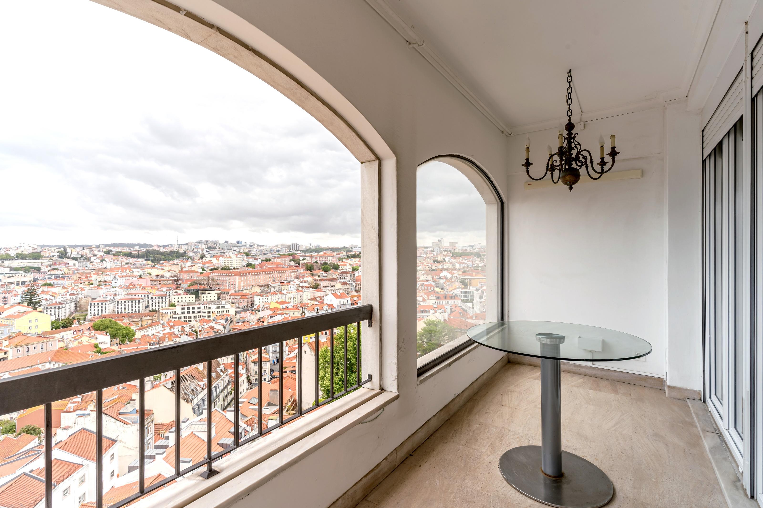 2-bedroom apartment with parking in Graça Lisbon