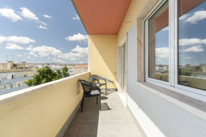 Renovated 3-bedroom apartment, in Benfica, Lisbon 2562483914