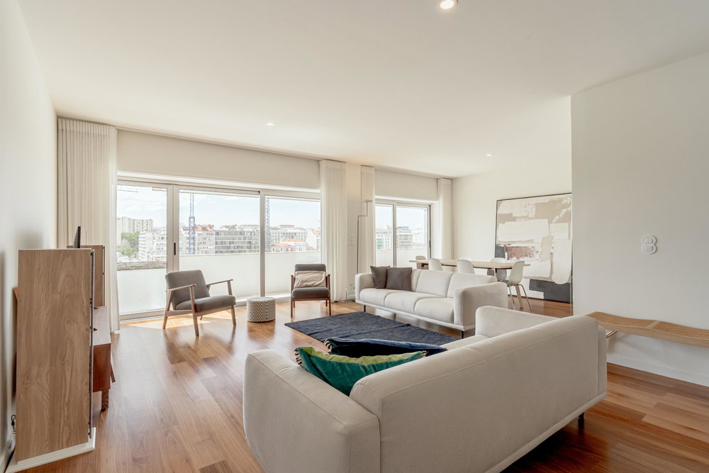 Renovated 3-bedroom apartment with balconies, in Lisbon 3024347451