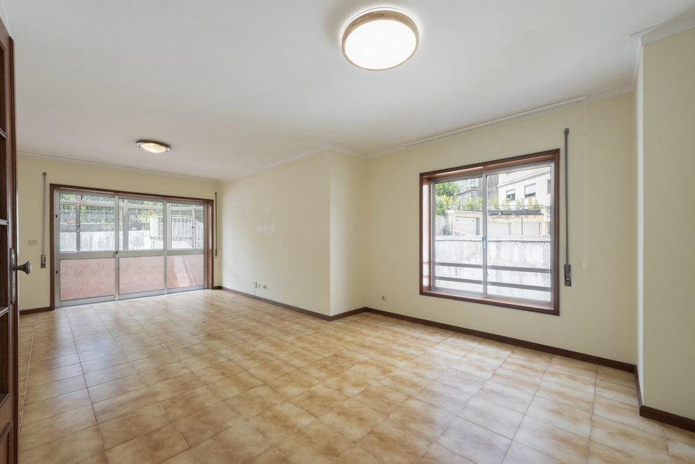 3-bedroom apartment with balcony, in the Bonfim area, Porto