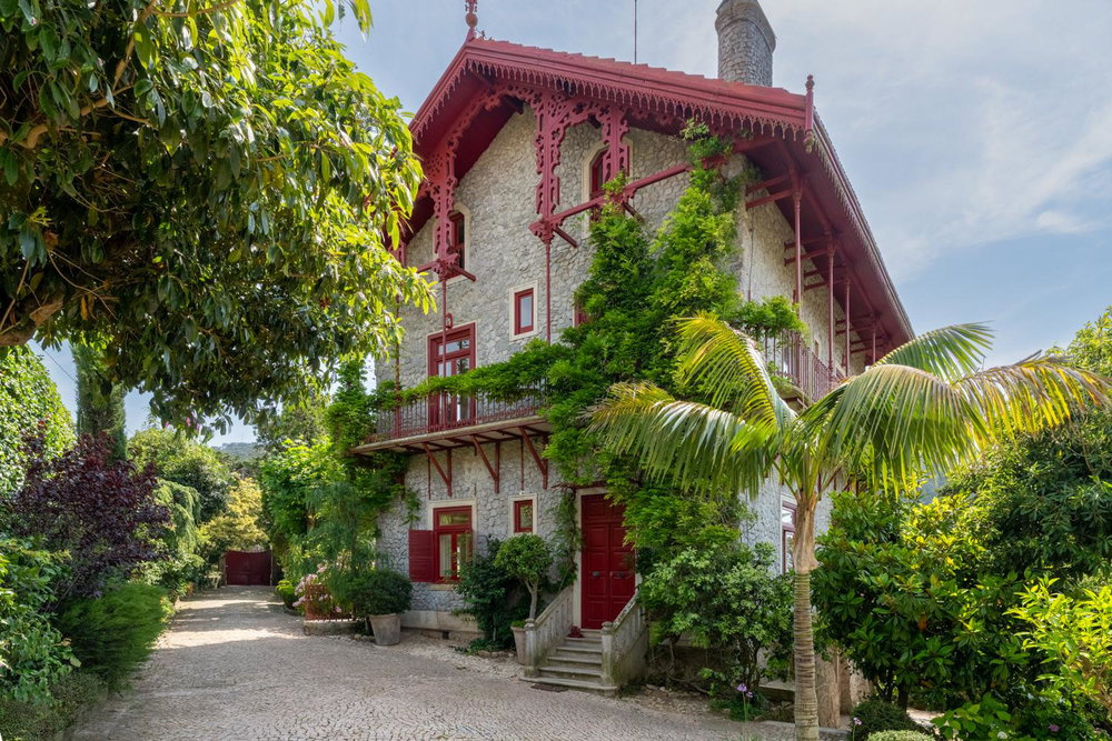 Four-bedroom villa located in the town of Sintra with views over the mountains 2694899448
