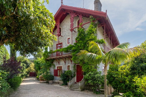 Four-bedroom villa located in the town of Sintra with views over the mountains 2694899448