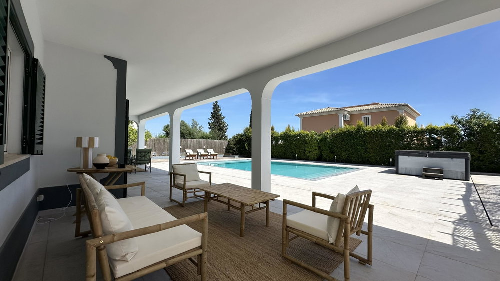 4+1 villa with garden and swimming pool Almancil Algarve 1908076166