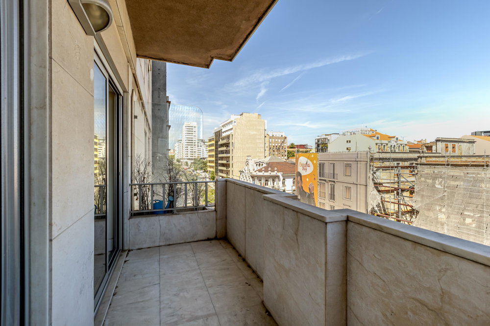4-bedroom apartment with balcony and parking in Lisbon 704548082