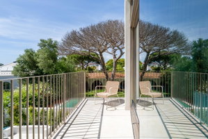 4+1 bedroom villa with pool in Monte Estoril Cascais 2123320016