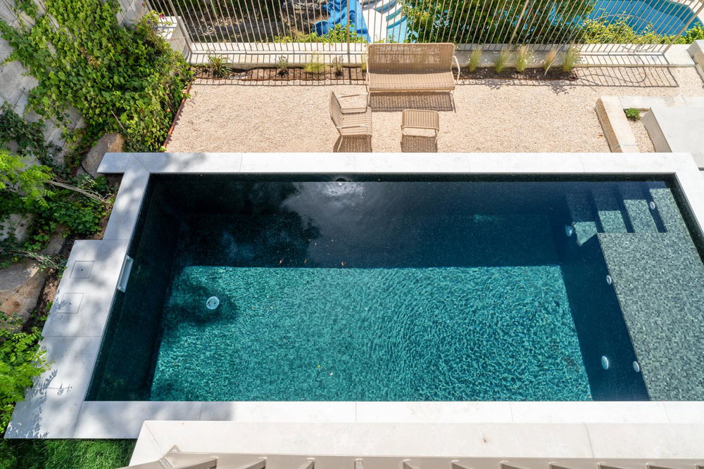 4+1 bedroom villa with pool in Monte Estoril Cascais 2123320016