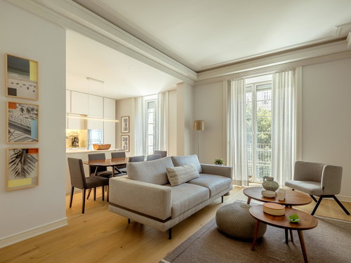 Four-bedroom apartment with balcony and parking, Lisbon 1688895087