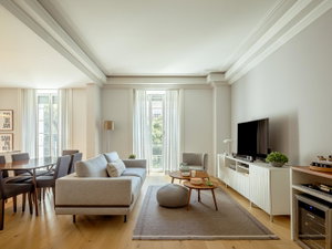 Four-bedroom apartment with balcony and parking, Lisbon 1688895087