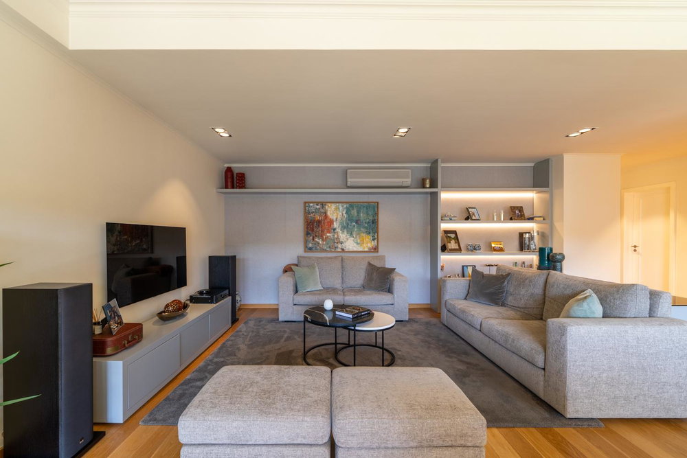 3-bedroom apartment with balcony and parking, in Lisbon