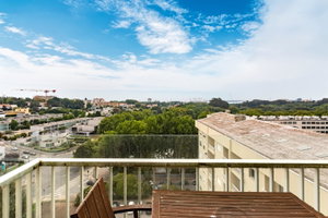 T4+1 apartment, with balcony and parking, in Porto
