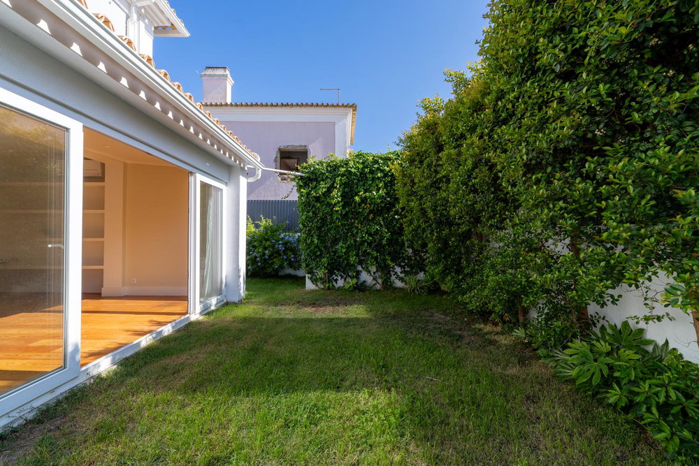 Renovated 4-bedroom villa with garden and pool in Areia, Cascais 2572244228
