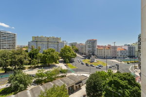 4-bedroom apartment with parking, in Campo Grande, Lisbon 3441834492