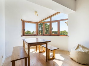 3-bedroom apartment with open views, in Carcavelos, Cascais