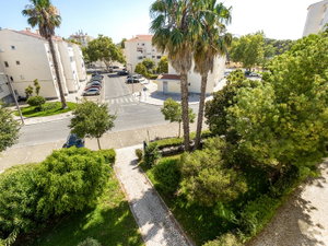 3-bedroom apartment with open views, in Carcavelos, Cascais