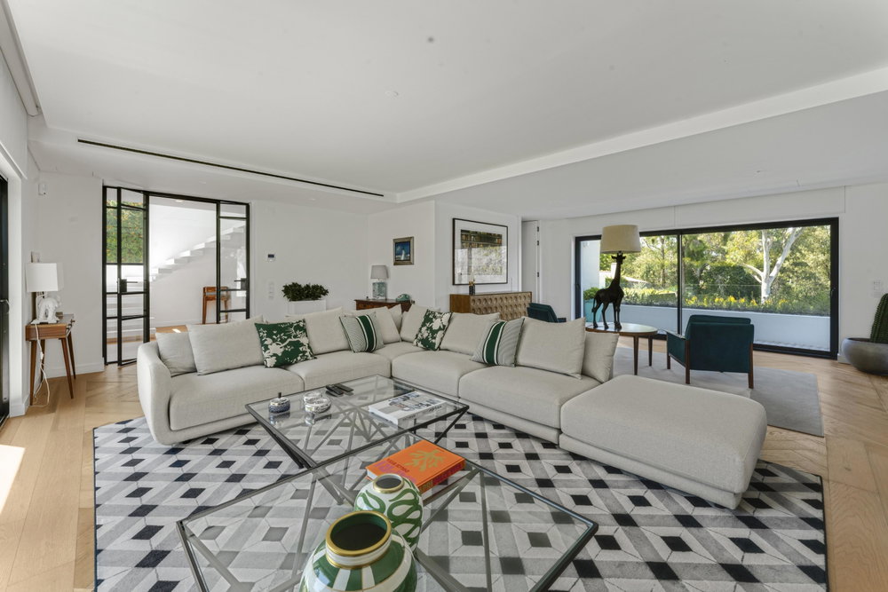Renovated 5-bedroom villa in Estoril, Cascais