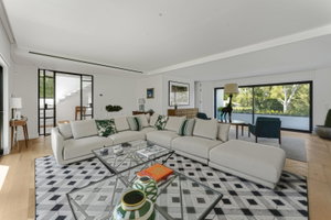 Renovated 5-bedroom villa in Estoril, Cascais