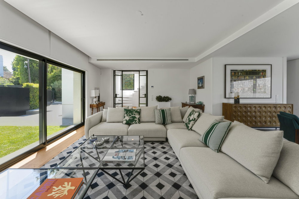 Renovated 5-bedroom villa in Estoril, Cascais