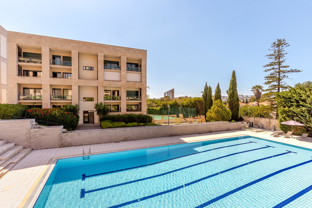 3-bedroom apartment with parking at Villa Restelo, Lisbon