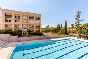 3-bedroom apartment with parking at Villa Restelo, Lisbon
