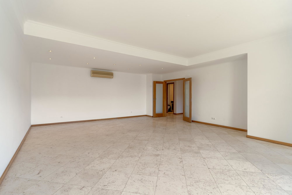 3-bedroom apartment with parking at Villa Restelo, Lisbon