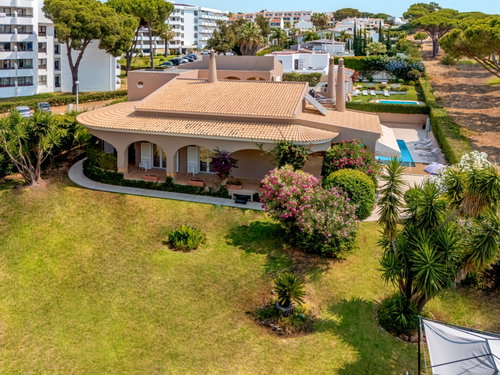 6-bedroom villa with garden and swimming pool, in Vilamoura, Algarve