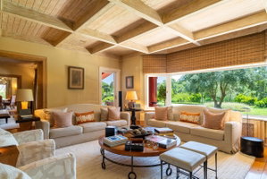 5+2 bedroom villa with pool in Quinta Patino, Estoril