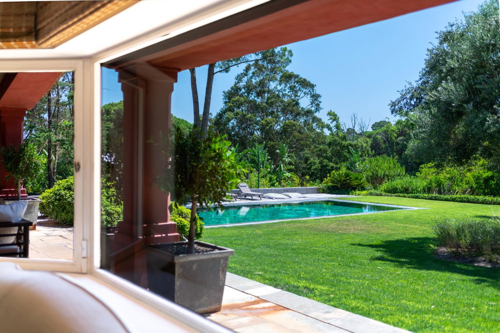 5+2 bedroom villa with pool in Quinta Patino, Estoril