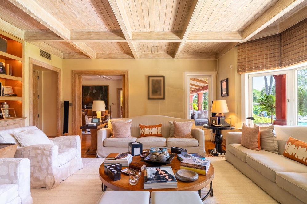 5+2 bedroom villa with pool in Quinta Patino, Estoril