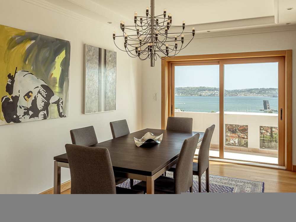 3-bedroom apartment with frontal river views, in Algés, Oeiras