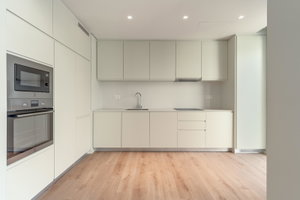 3-bedroom duplex apartment, in Monview, Miraflores, Lisbon