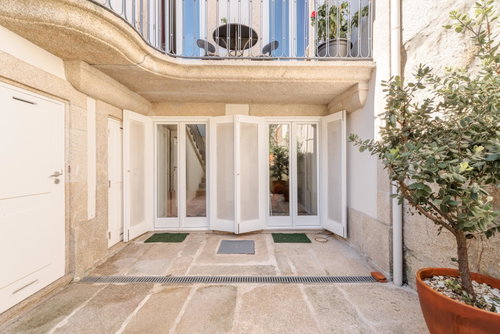 2+1-bedroom duplex apartment with garden and patio in Porto