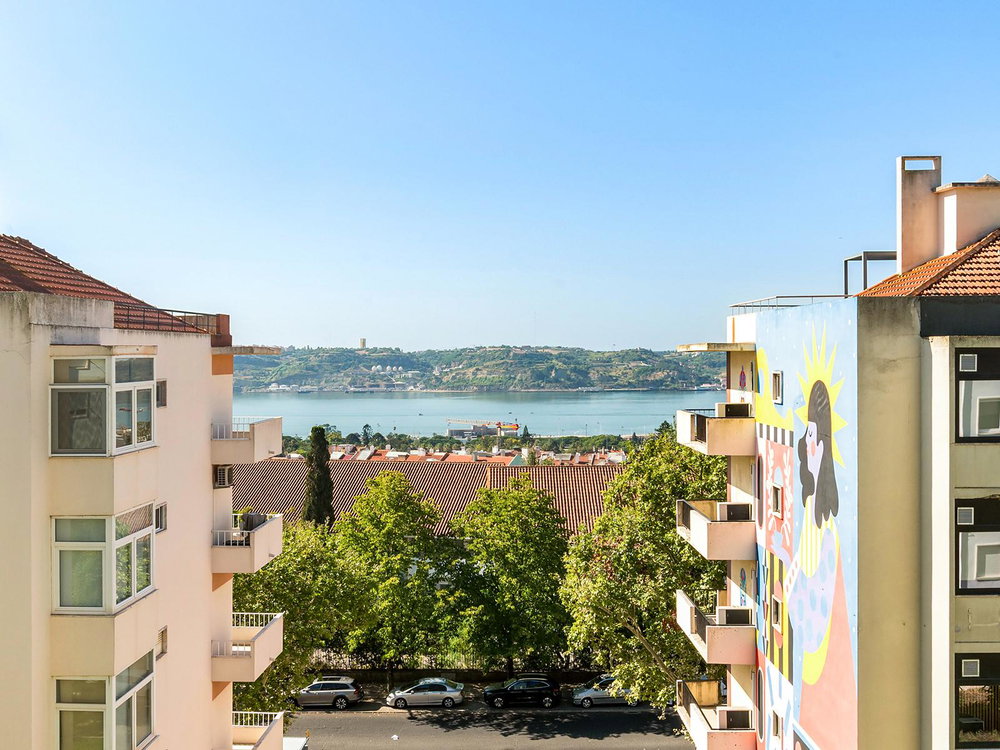 2-bedroom apartment with river views, in Restelo, Lisbon