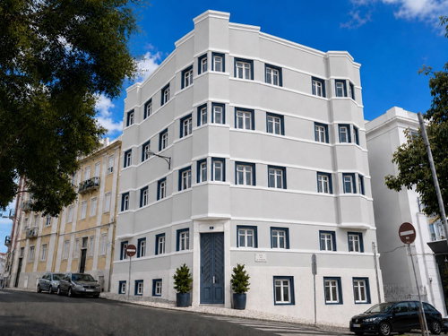 4-bedroom apartment for total renovation in Arroios, Lisbon