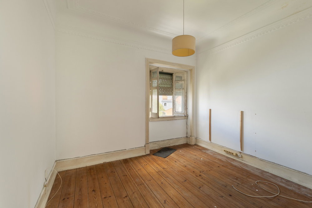 4-bedroom apartment for total renovation in Arroios, Lisbon