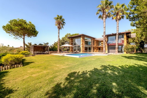 5-bedroom beachfront villa with swimming pool in Troia.