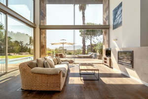 5-bedroom beachfront villa with swimming pool in Troia.