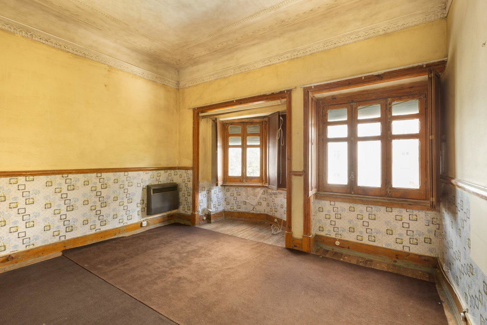 Twoo-bedroom apartment for refurbishment, in Arroios, Lisbon