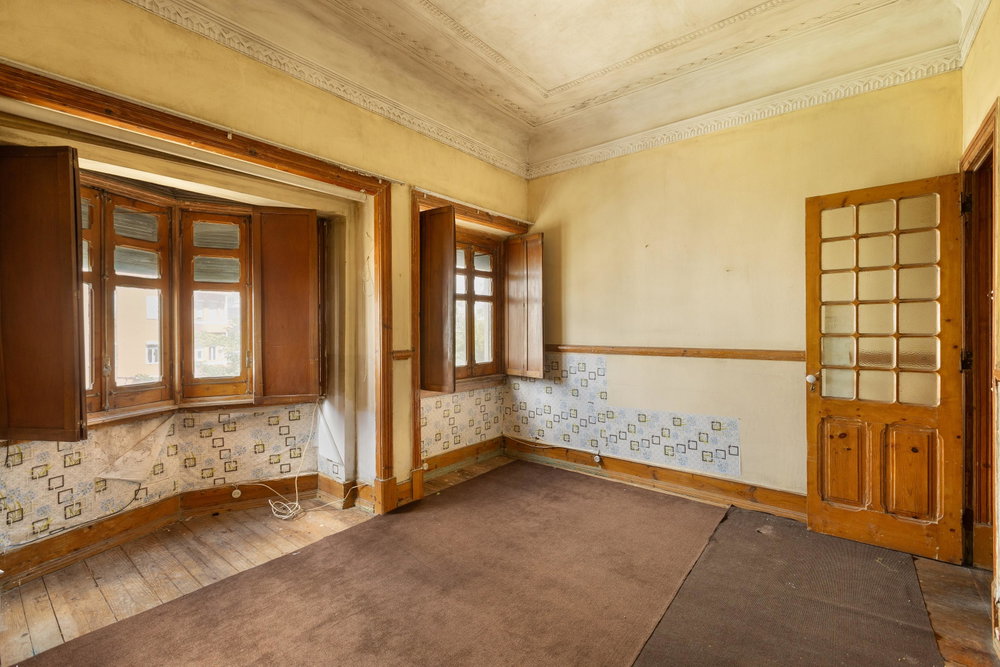Twoo-bedroom apartment for refurbishment, in Arroios, Lisbon